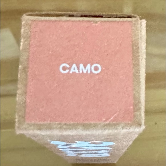 I'M STILL HERE
HIGH-PERFORMANCE MATTE LIQUID LIPSTICK CAMO COOL BEIGE - Picture 4 of 4